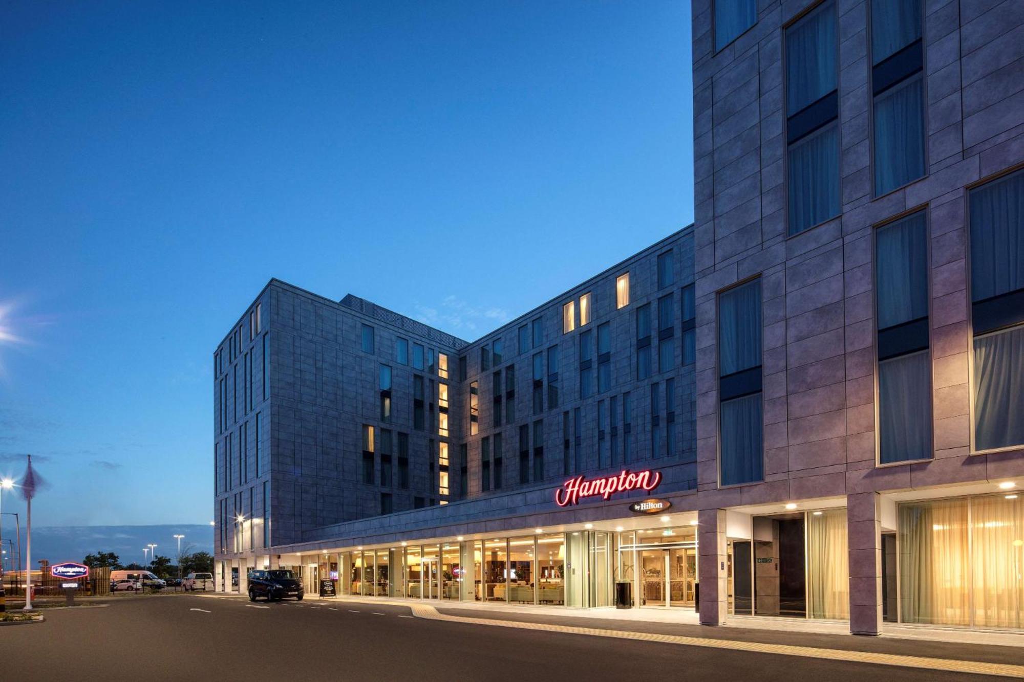 Hampton By Hilton London Stansted Airport Hotel Stansted Mountfitchet Exterior foto